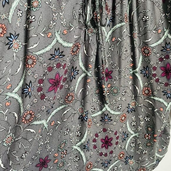 Love Stitch Grey Flowy Floral Peasant Top Size S - Picture 5 of 9